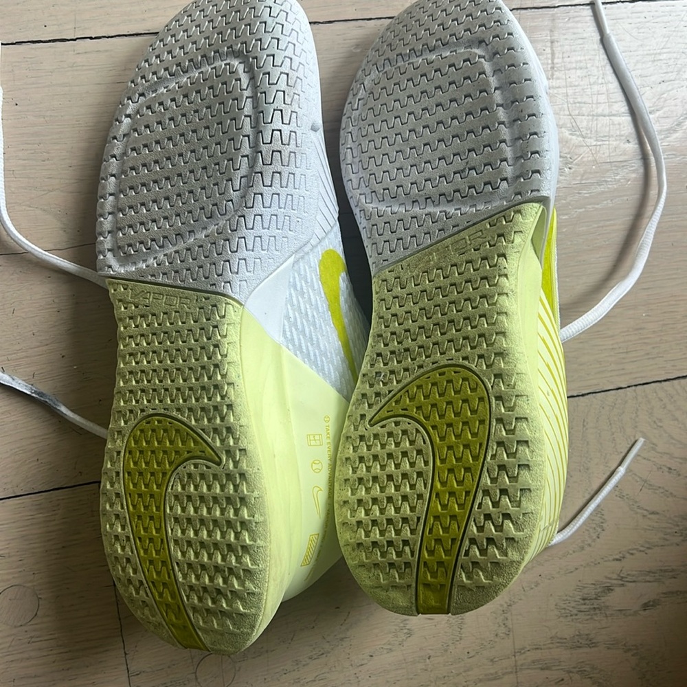 Worn once Nike tennis size 8